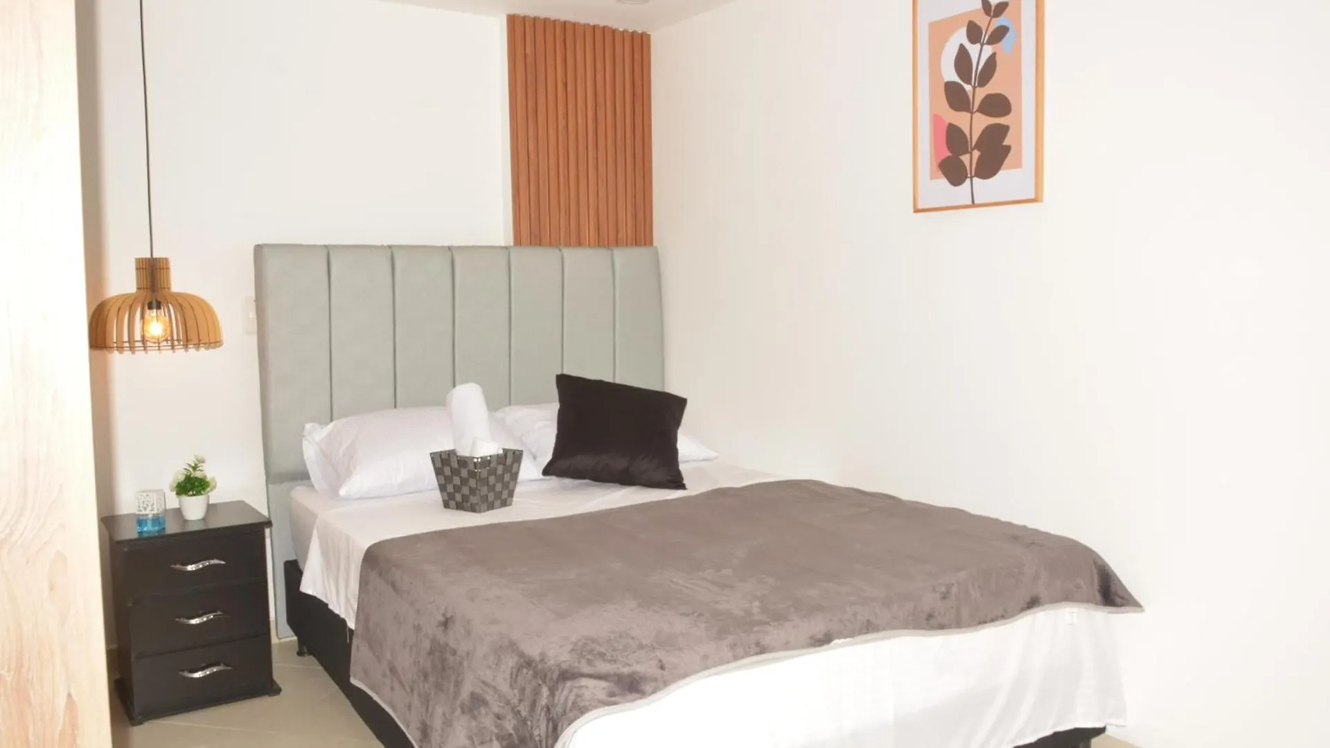 Moderno Y Centrico Apartamento Con Impresionantes Vistas A La Montana Medellín 0*,