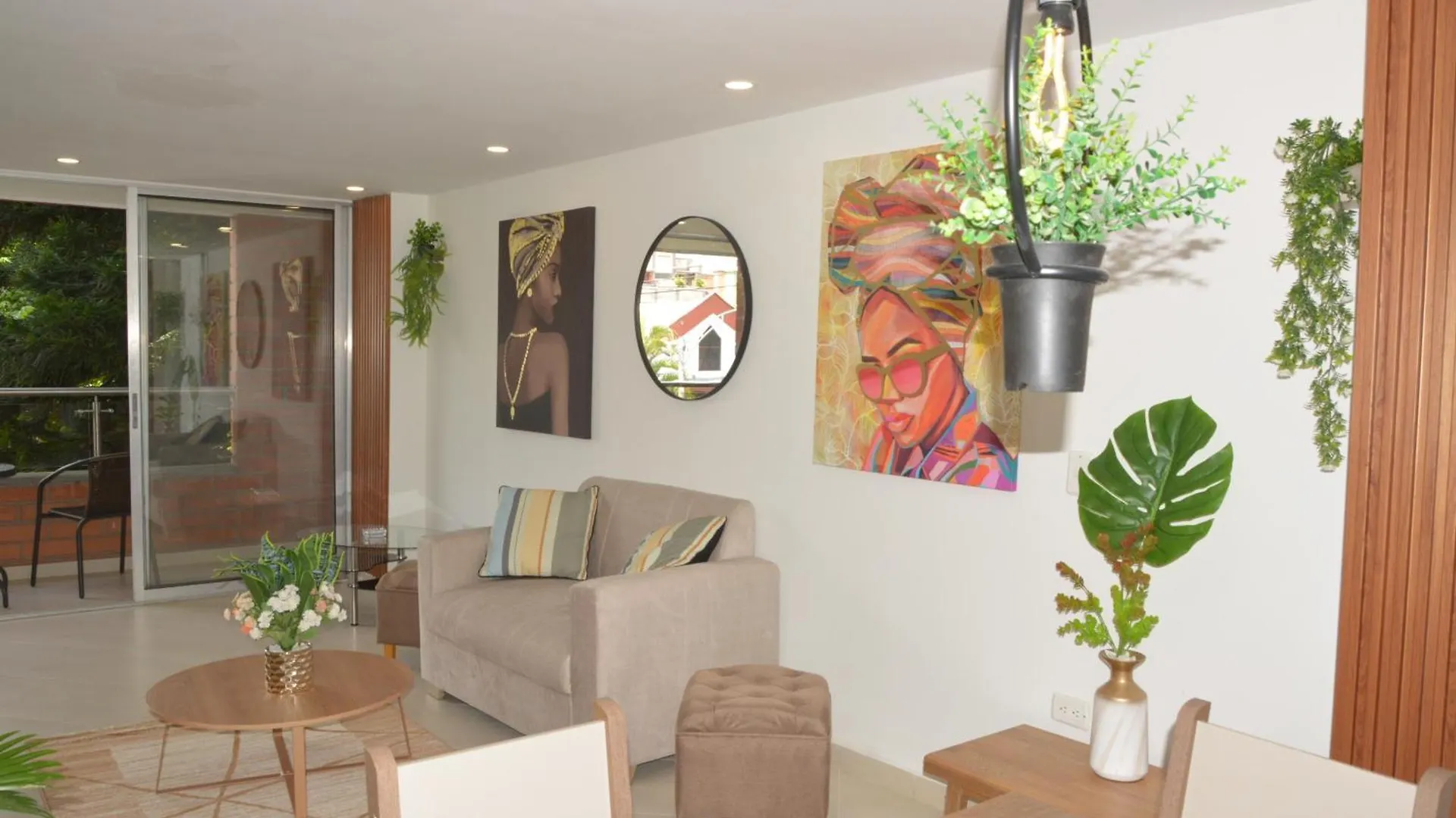 Moderno Y Centrico Apartamento Con Impresionantes Vistas A La Montana Медельин